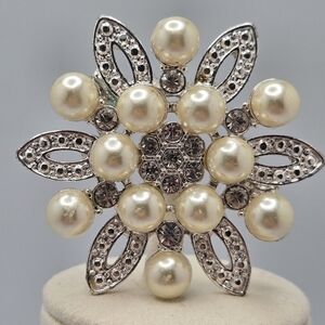 Bridal Silver & Cream Faux Pearl Brooch Flower Wedding Classic Pin